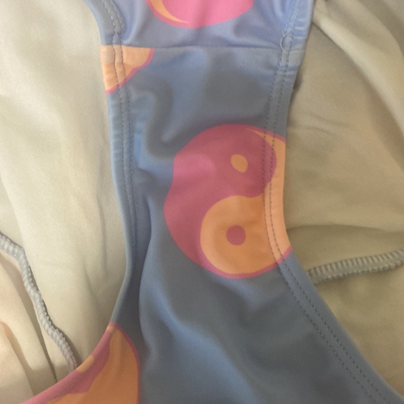 Cotton on Kids One Piece Rashguard - Picture 6 of 9